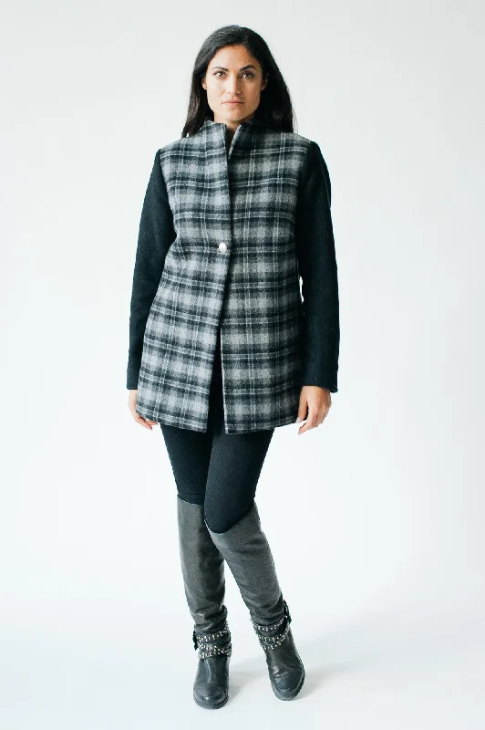 Women’s trench coats for classic fashion -Waldorf Weekend Coat - Grey and Black Plaid