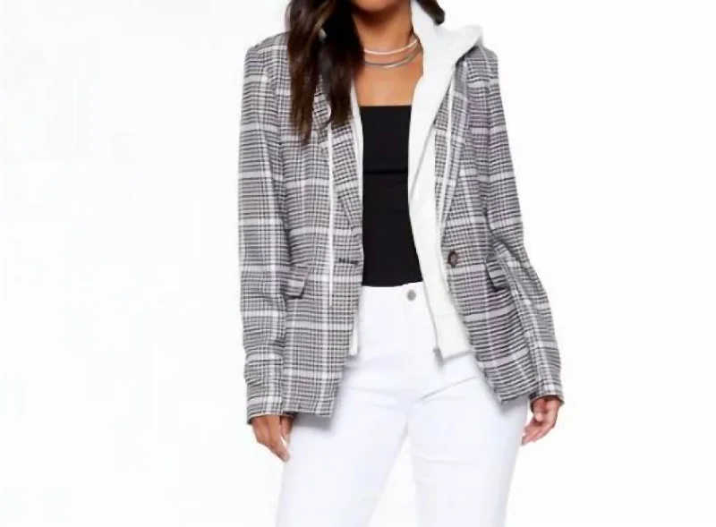 Women’s sporty jackets for active lifestyle -Blazer In Black And White