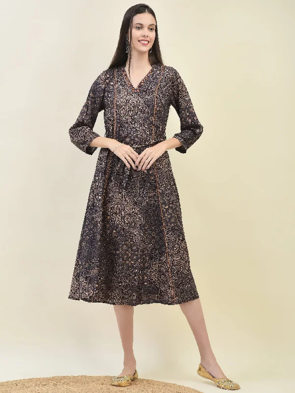 Women’s shift dresses for comfortable wear -Women Liva Rayon Grey Ornamental Print Dress